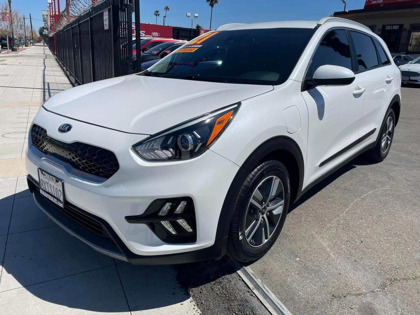 2021 WHITE /BLACK Kia Niro Plug In Hybrid (KNDCM3LD1M5) , located at 744 E Miner Ave, Stockton, CA, 95202, (209) 944-5770, 37.956863, -121.282082 - Photo#3